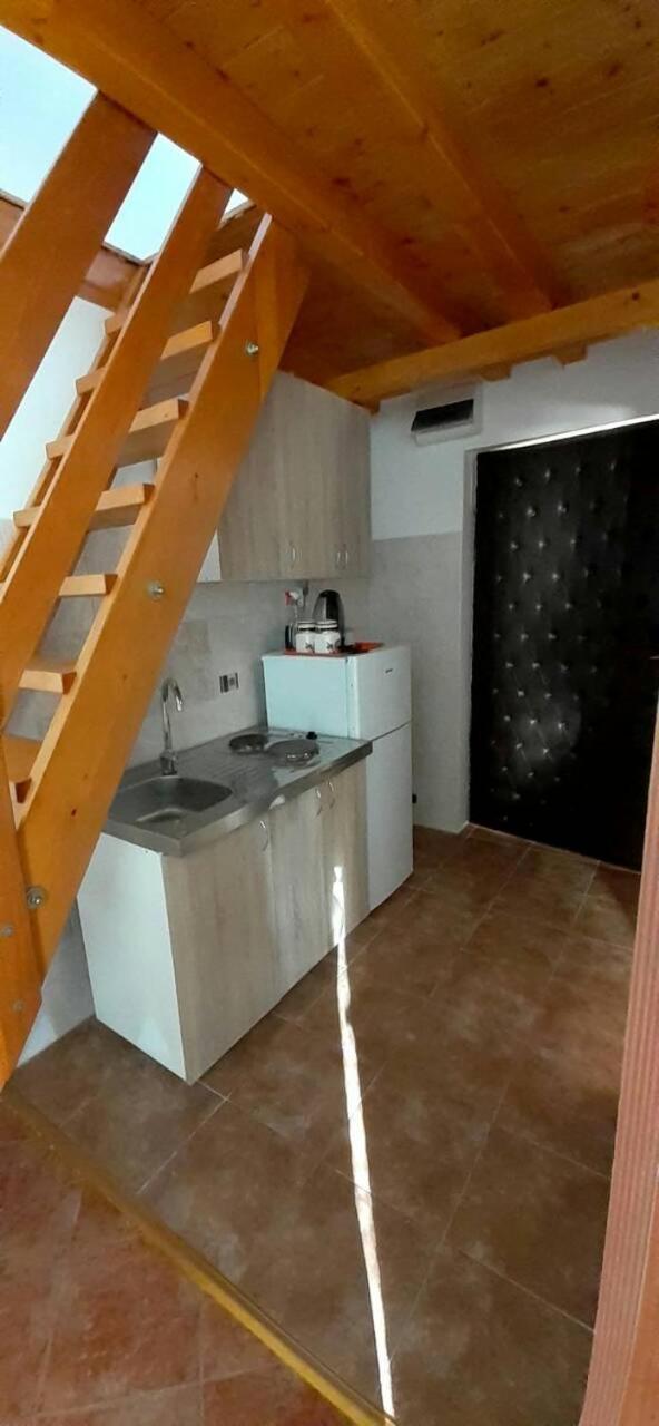 Apartmani M تْشيرسيك نوفي الغرفة الصورة
